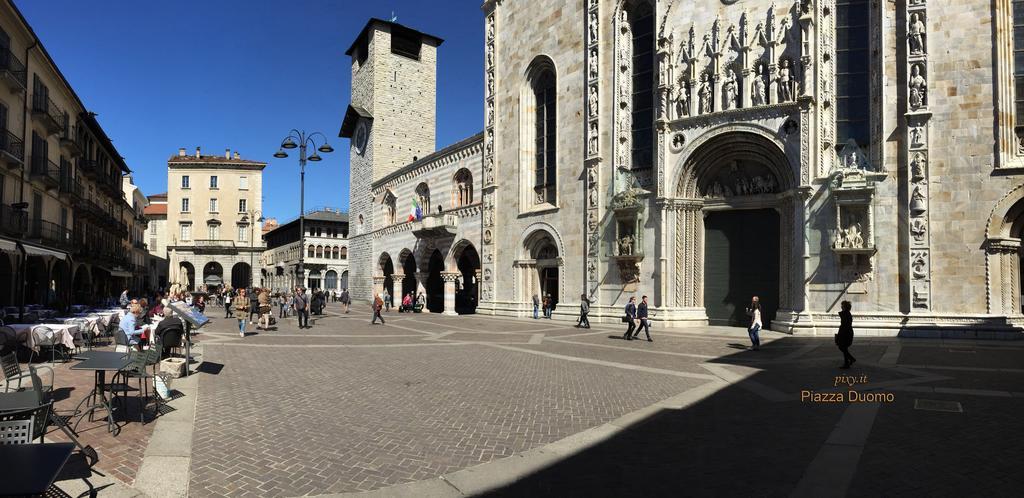 Ancient Courtyard Bonanomi In Como Historic Centre Bilik gambar