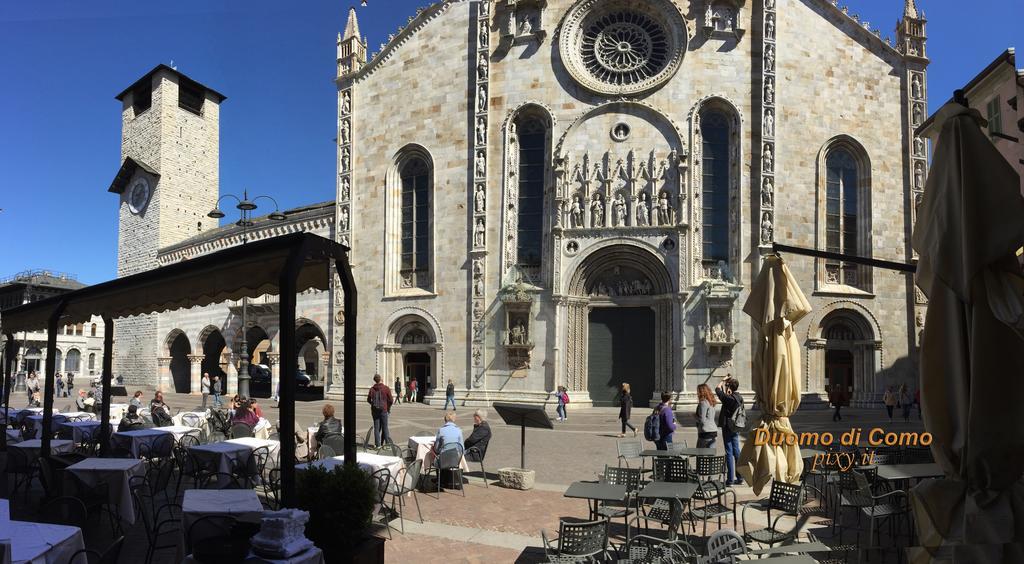 Ancient Courtyard Bonanomi In Como Historic Centre Bilik gambar