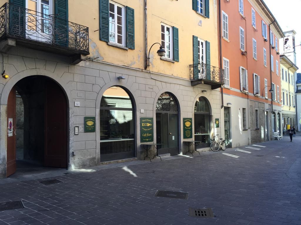 Ancient Courtyard Bonanomi In Como Historic Centre Bilik gambar